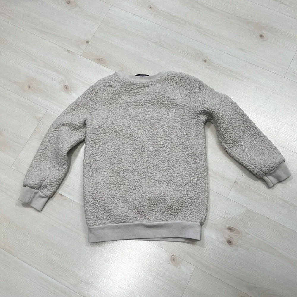 Nike kids Beige Sherpa Fleece Pullover Sweater Size 4-5 Embroidered Logo